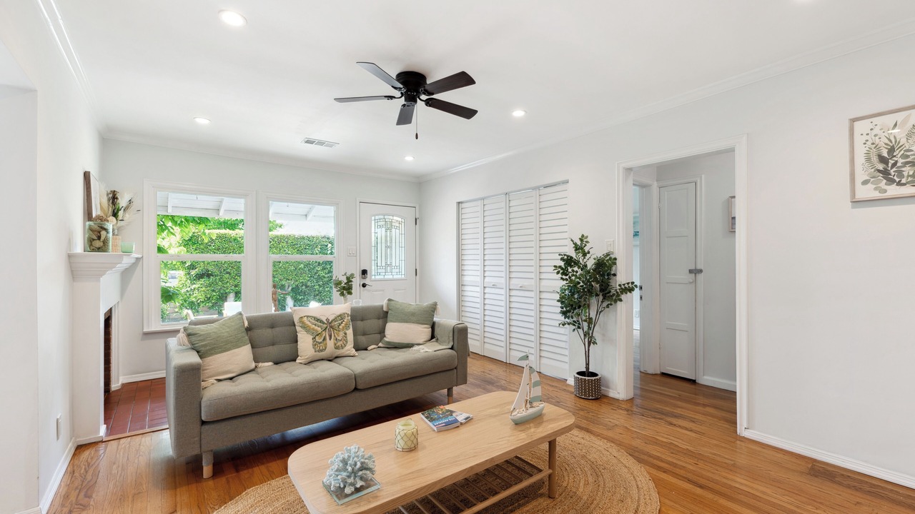 Photo of Livingroom in West Los Angeles
