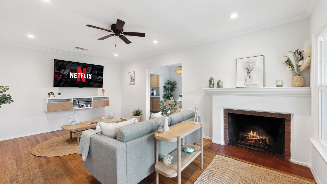 Photo of Livingroom in West Los Angeles