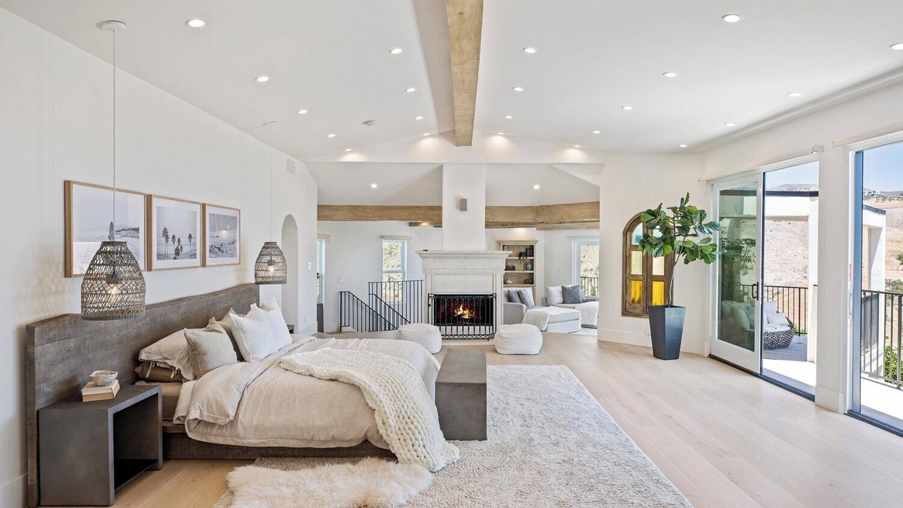Photo of Livingroom in Central Malibu