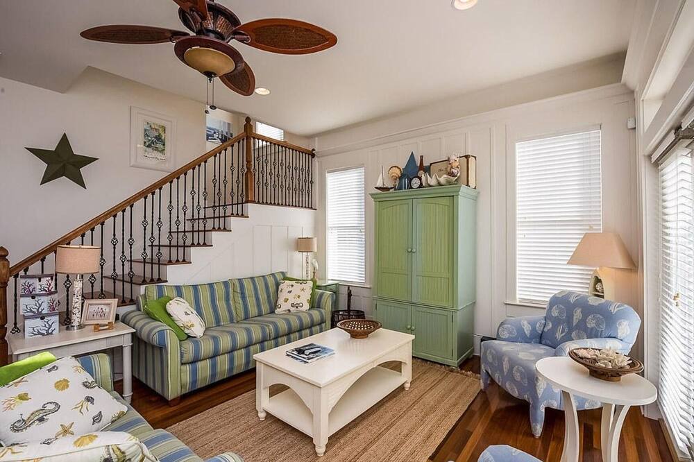 Photo of Livingroom in Cassine Village