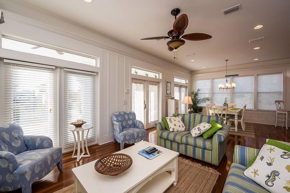 Photo of Livingroom in Cassine Village