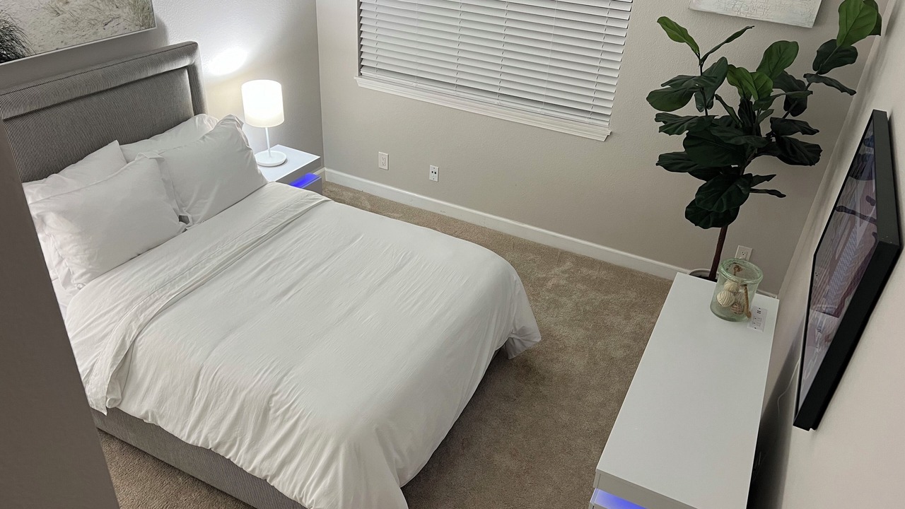 Photo of Bedroom in Lake Forest
