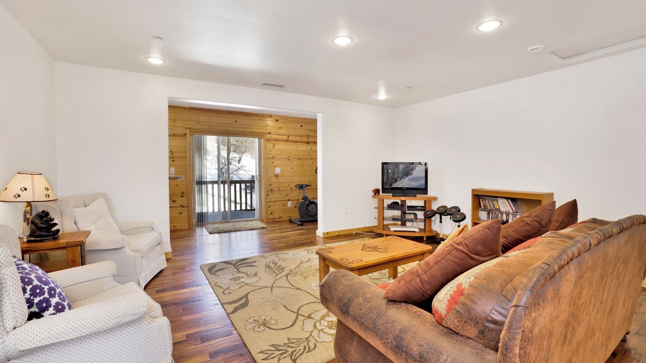Photo of Livingroom in Fawnskin