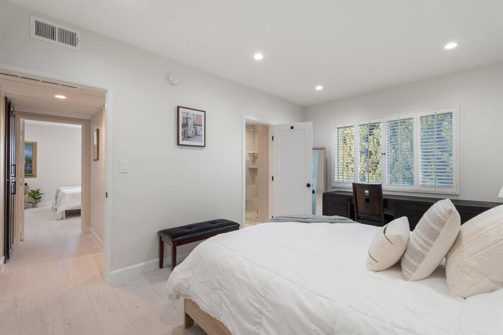 Photo of Bedroom in Sawtelle