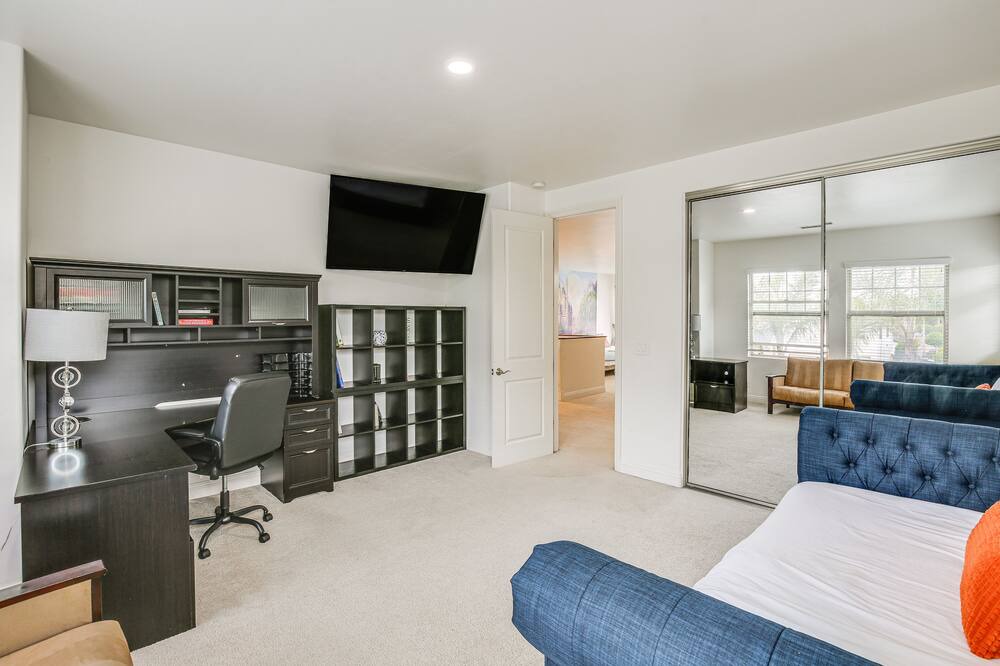 Photo of Livingroom in Anaheim Colony Historic District