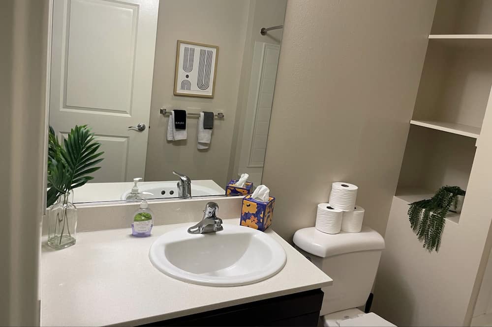 Photo of Bathroom in Miracle Mile