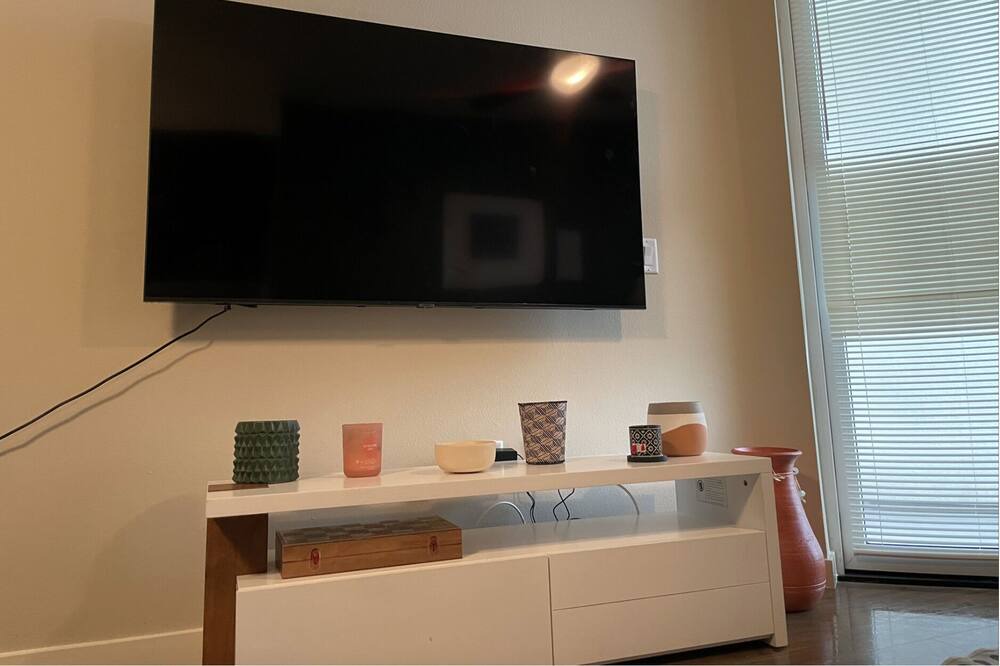 Photo of Bedroom in Miracle Mile
