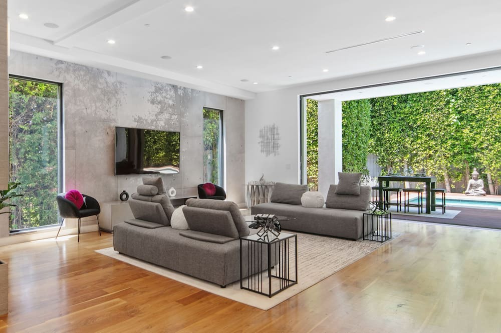 Photo of Livingroom in Melrose