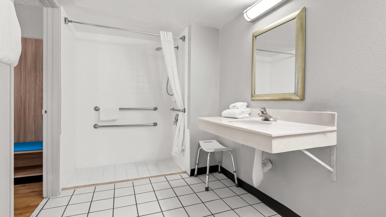 Photo of Bathroom in Northwest Anaheim