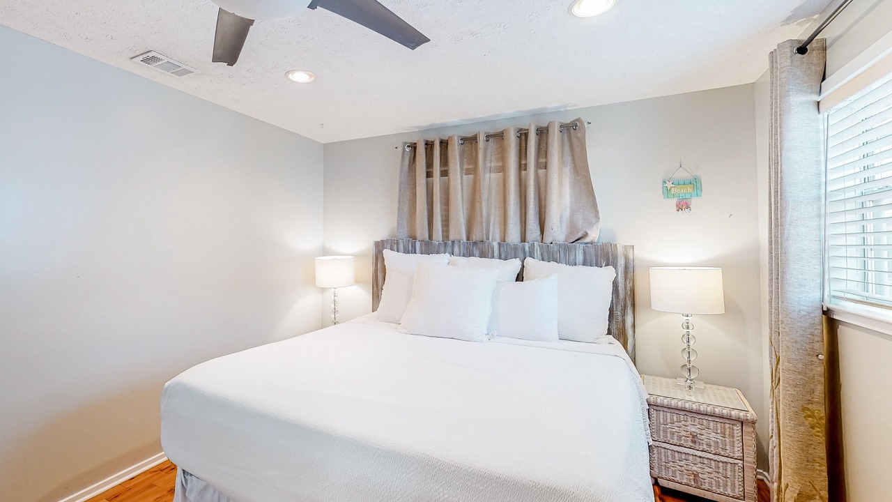 Photo of Bedroom in Biltmore Beach