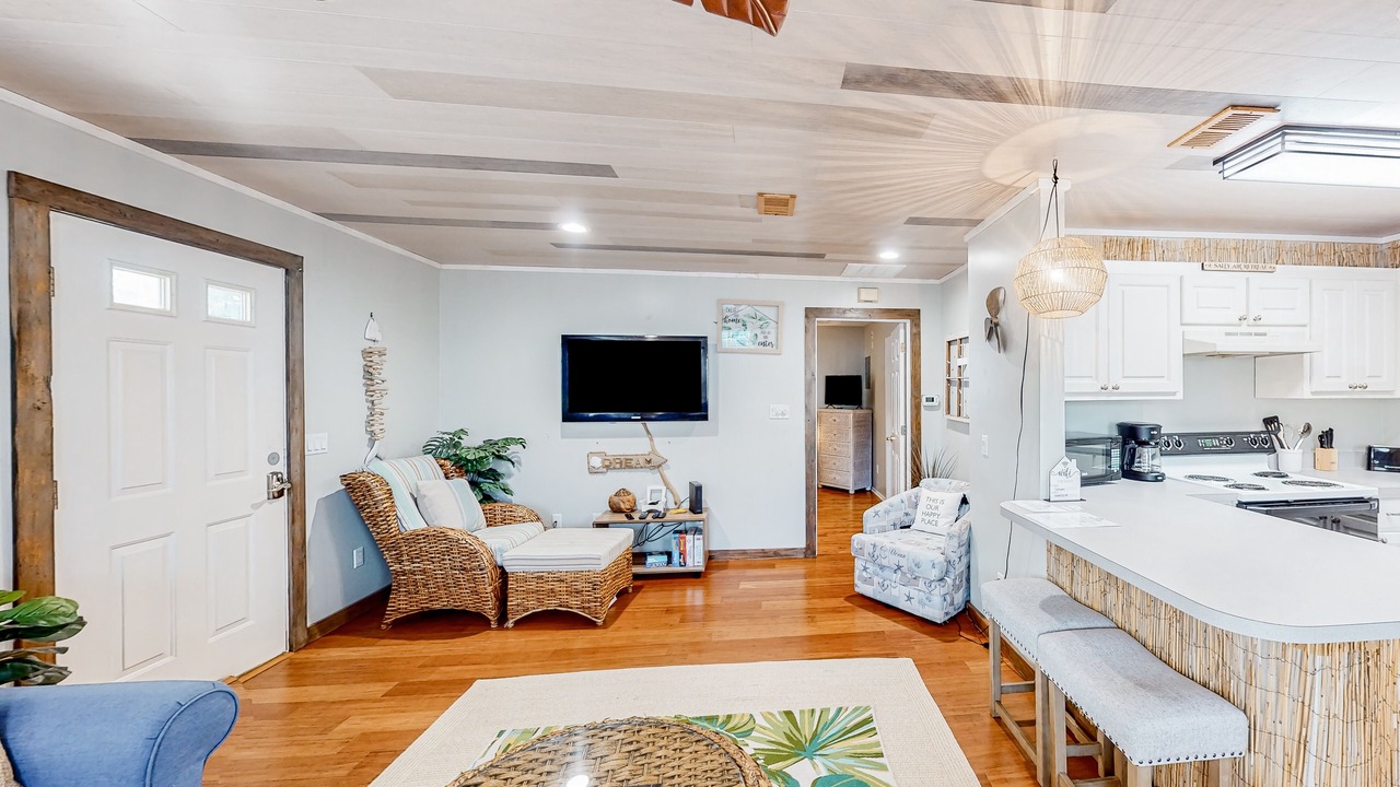 Photo of Livingroom in Biltmore Beach