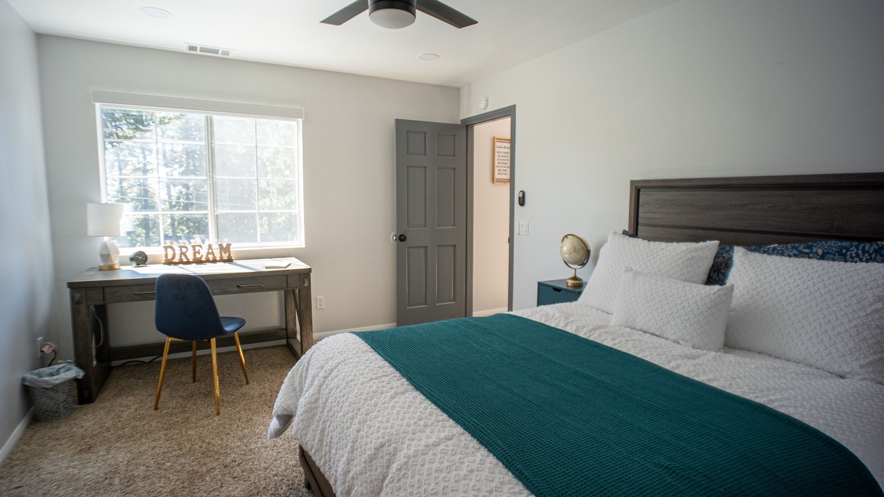 Photo of Bedroom in Running Springs