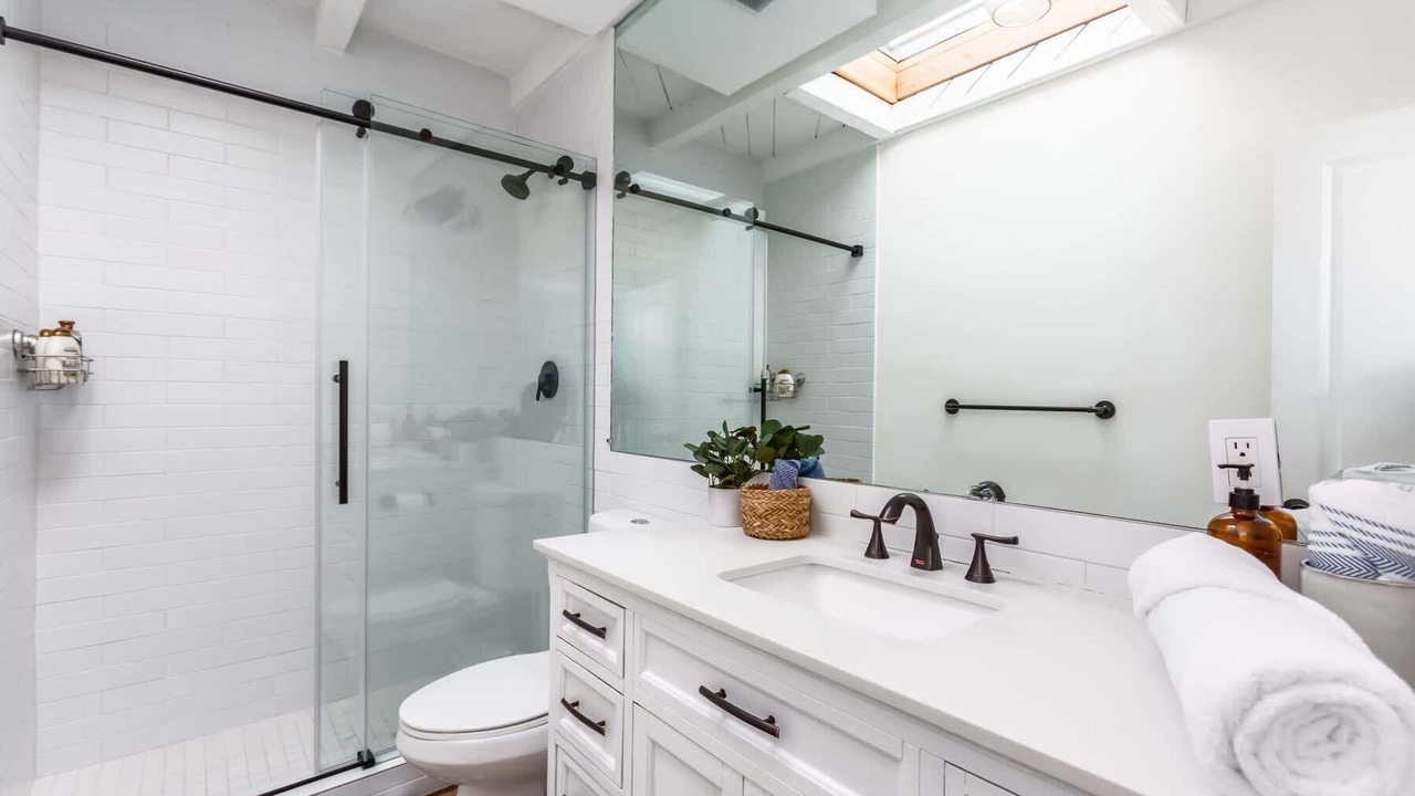 Photo of Bathroom in Eastern Malibu