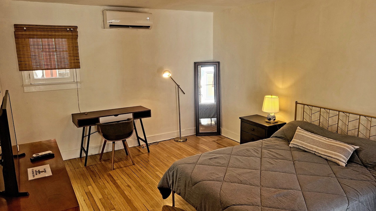 Photo of Bedroom in Hollywood