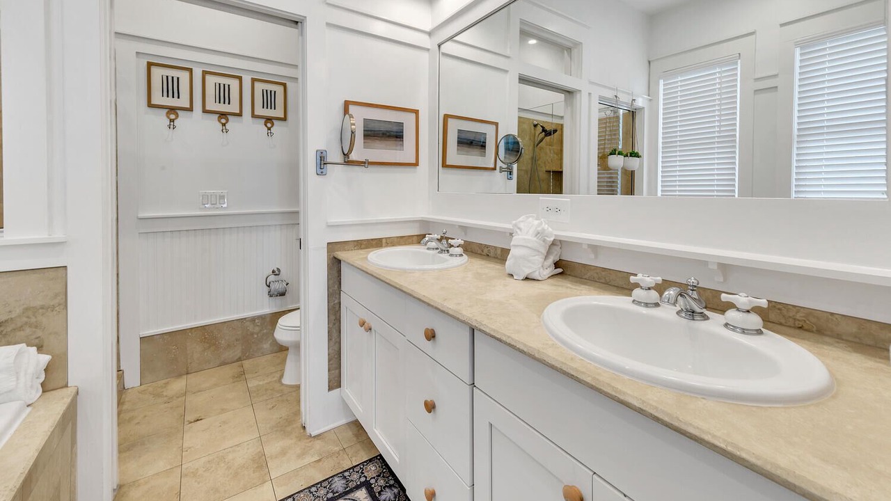 Photo of Bathroom in Delos