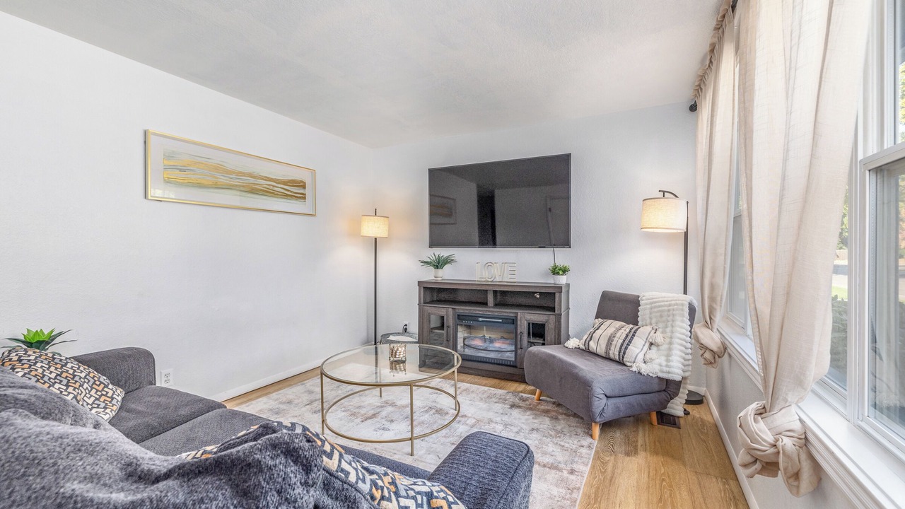 Photo of Livingroom in West Bench
