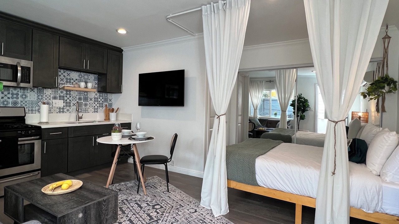 Photo of Bedroom in Mid-Wilshire