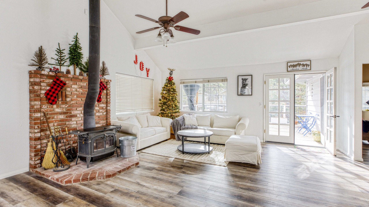 Photo of Livingroom in Eagle Mountain Estates