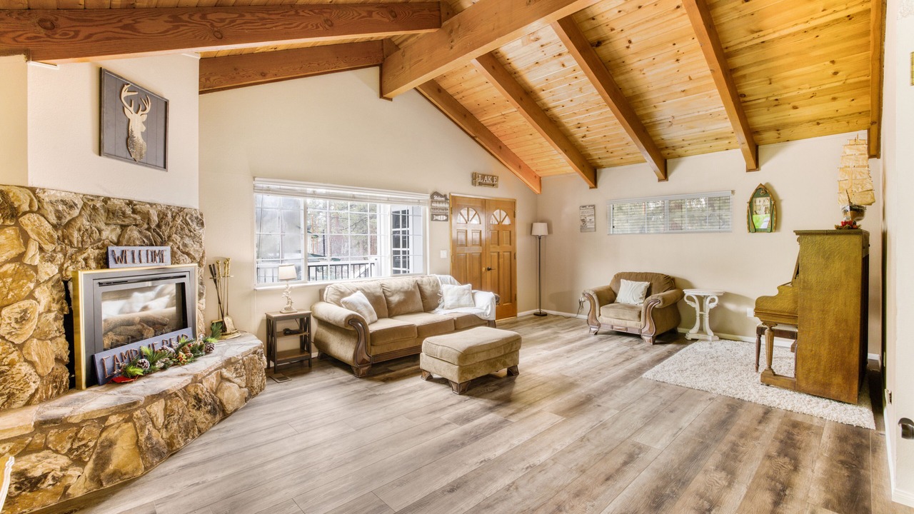 Photo of Livingroom in Eagle Mountain Estates