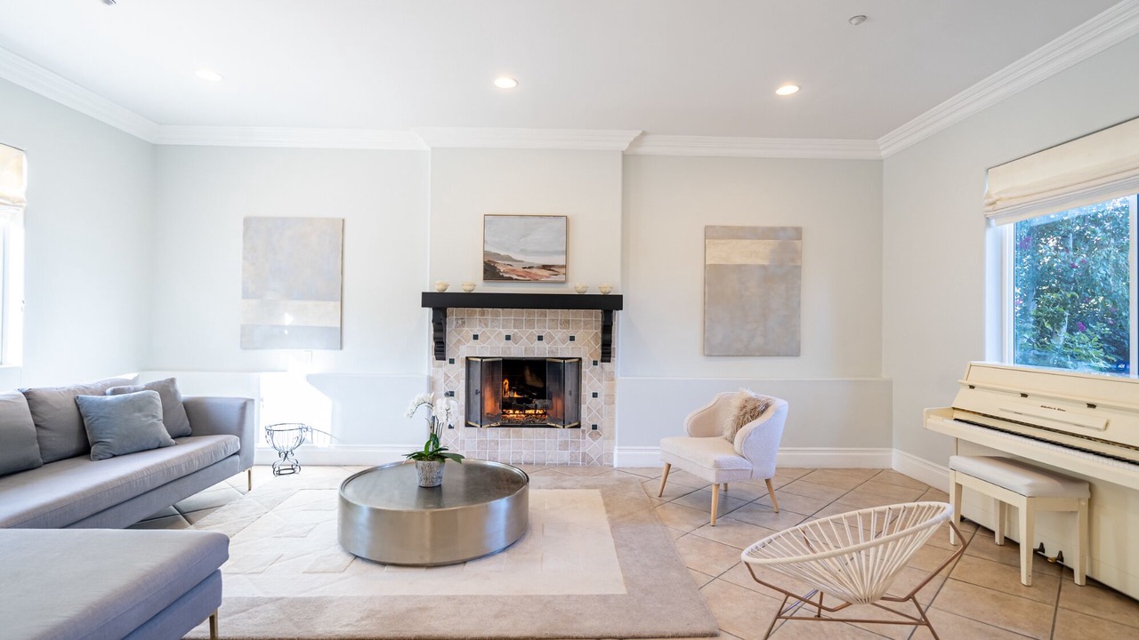 Photo of Livingroom in Studio City