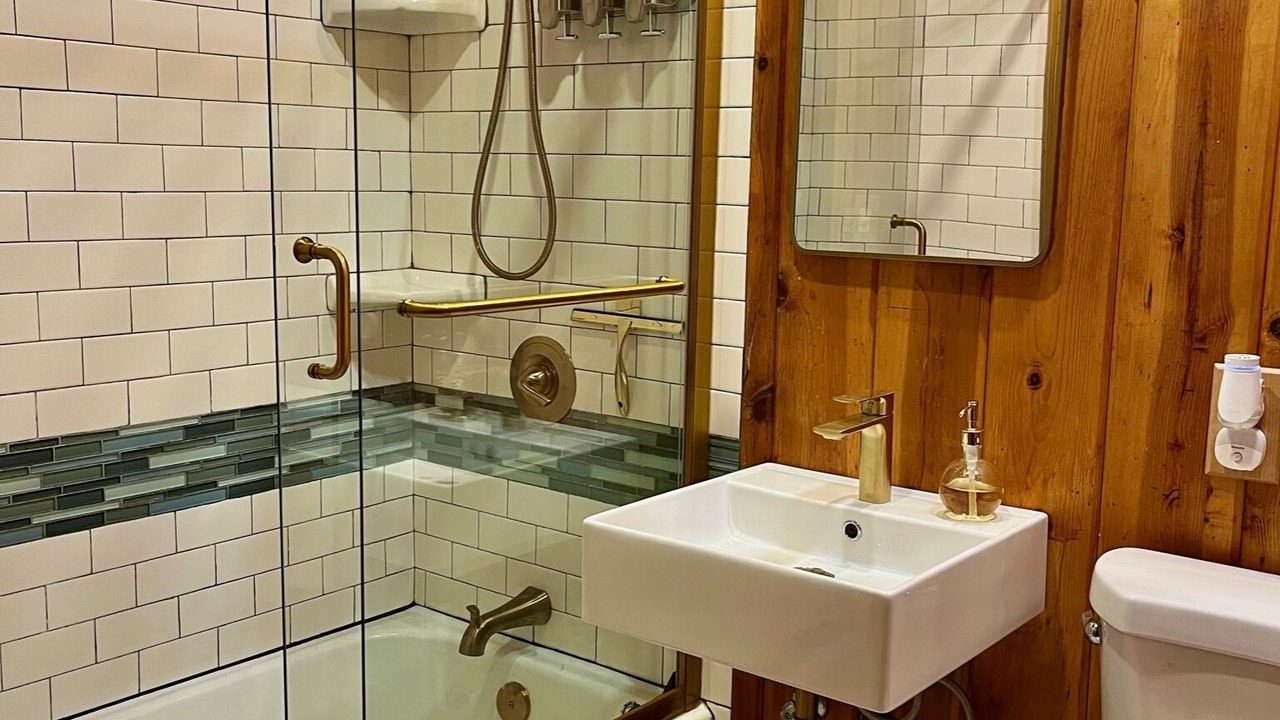 Photo of Bathroom in Pine Cove