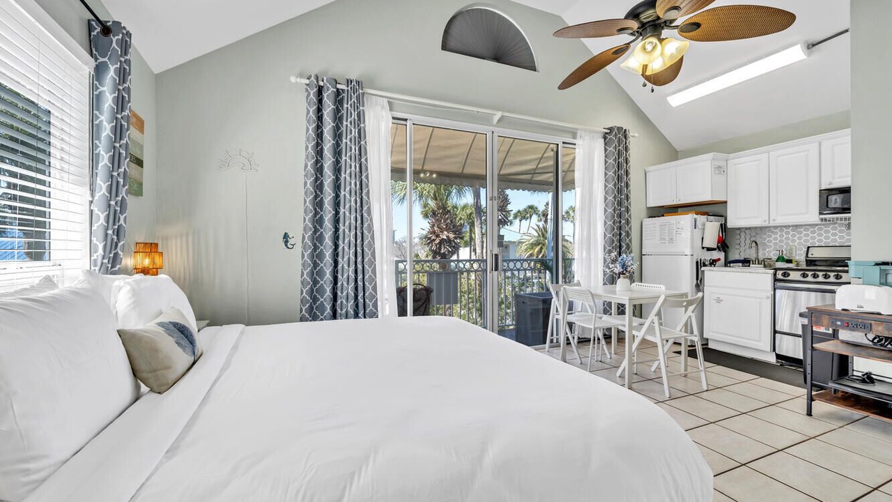 Photo of Bedroom in Crystal Beach