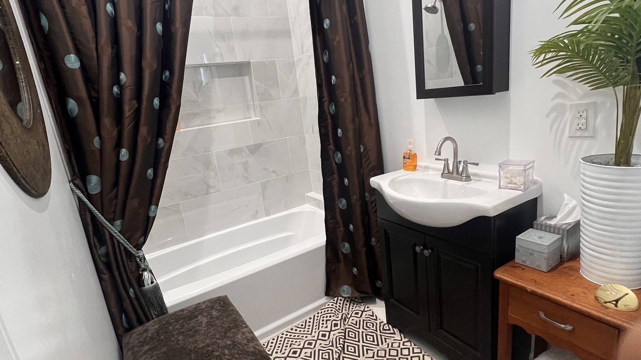 Photo of Bathroom in Park Mesa Heights