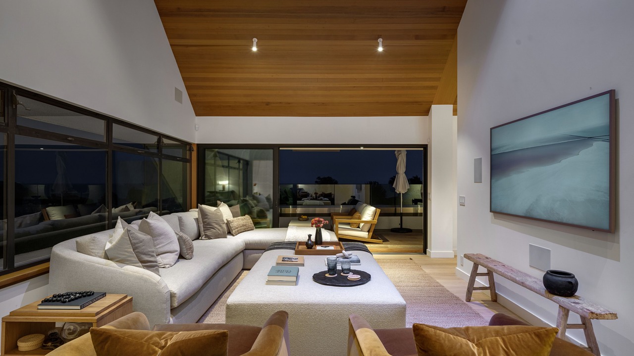 Photo of Livingroom in Central Malibu