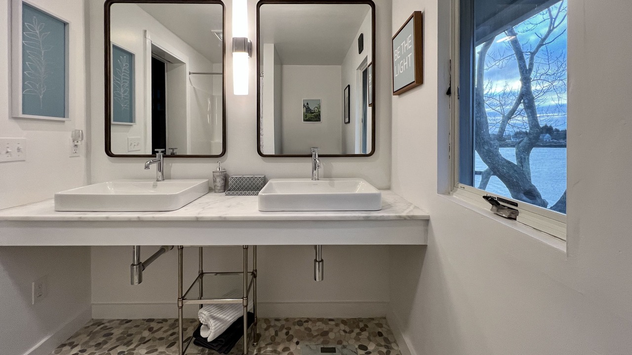 Photo of Bathroom in Mid-Coast and Islands