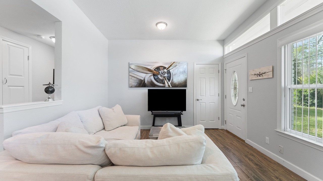 Photo of Livingroom in Northeast Pensacola