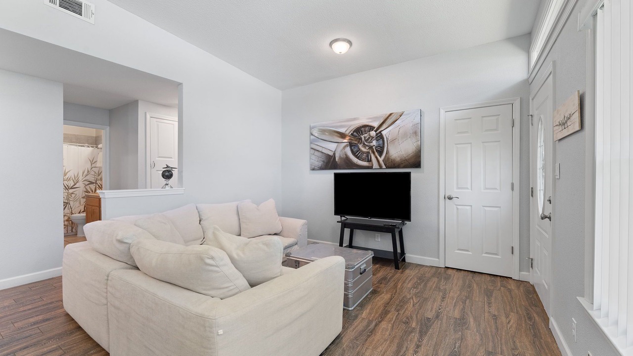 Photo of Livingroom in Northeast Pensacola