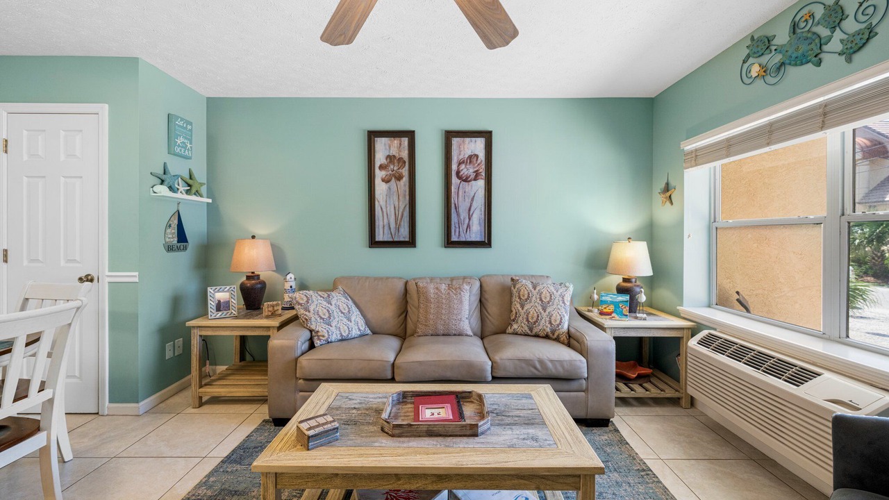 Photo of Livingroom in Biltmore Beach