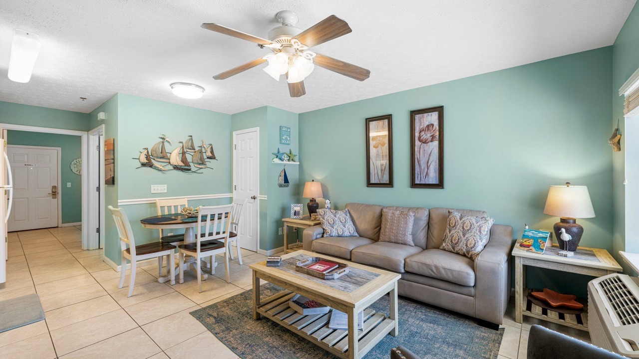Photo of Livingroom in Biltmore Beach