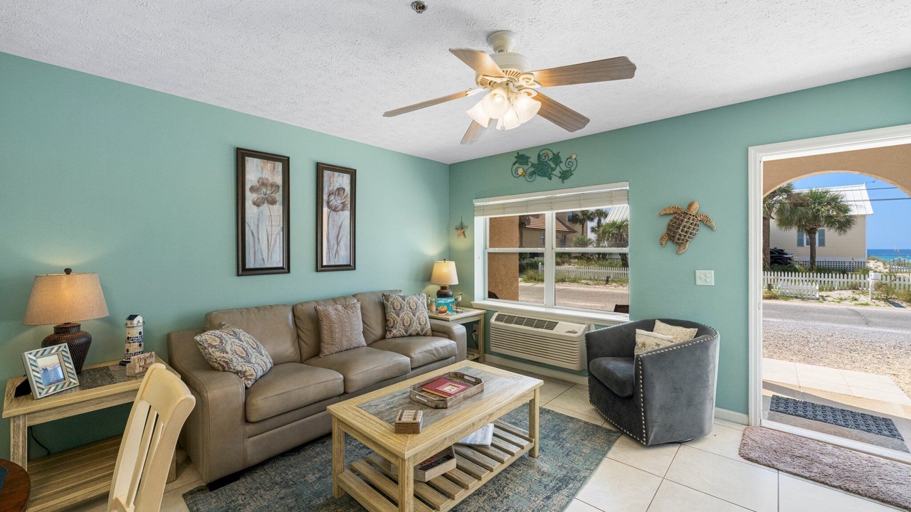 Photo of Livingroom in Biltmore Beach
