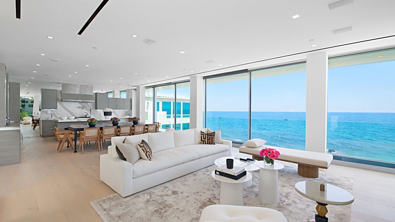 Photo of Livingroom in Central Malibu