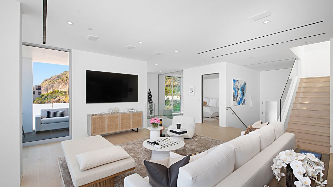 Photo of Livingroom in Central Malibu