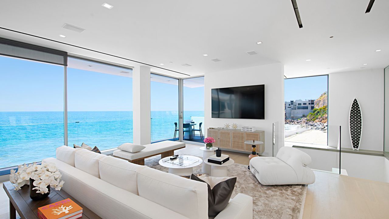 Photo of Livingroom in Central Malibu