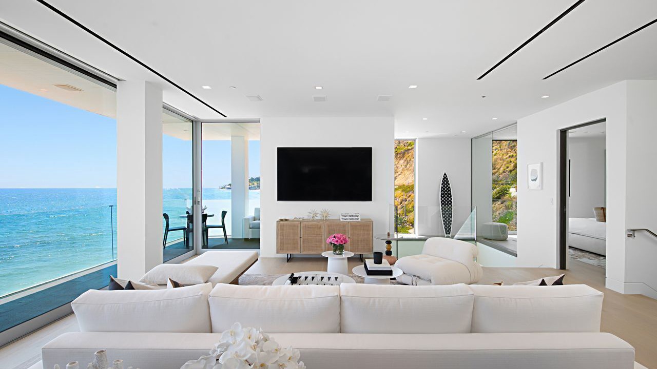 Photo of Livingroom in Central Malibu