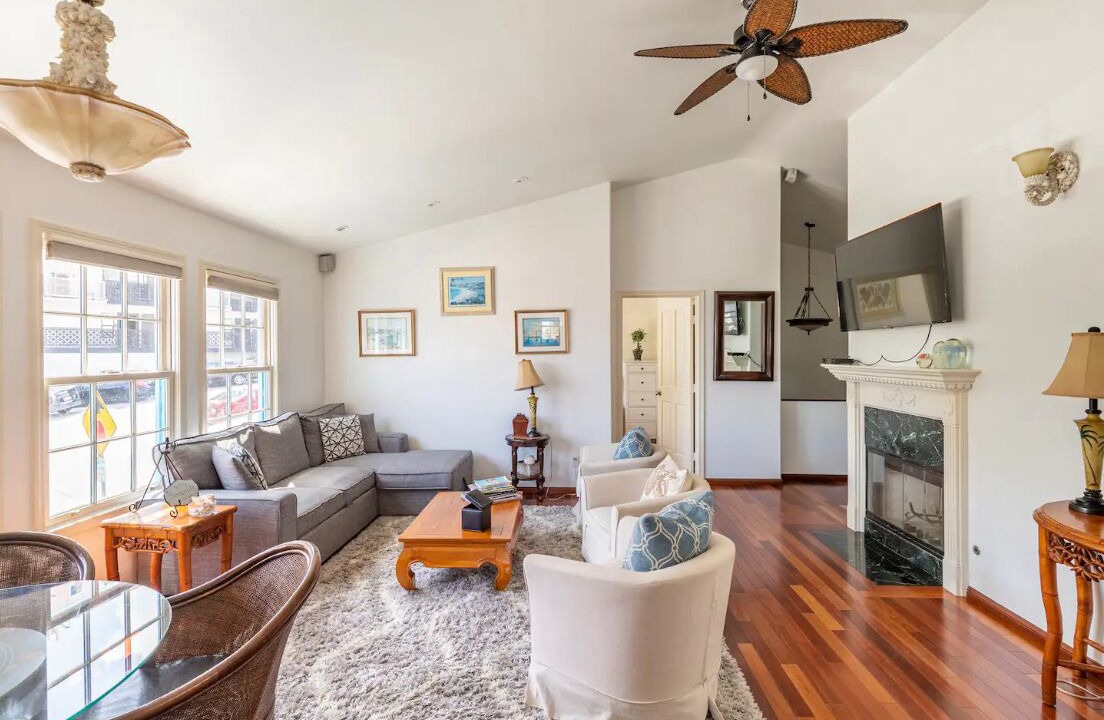 Photo of Livingroom in Village of La Jolla