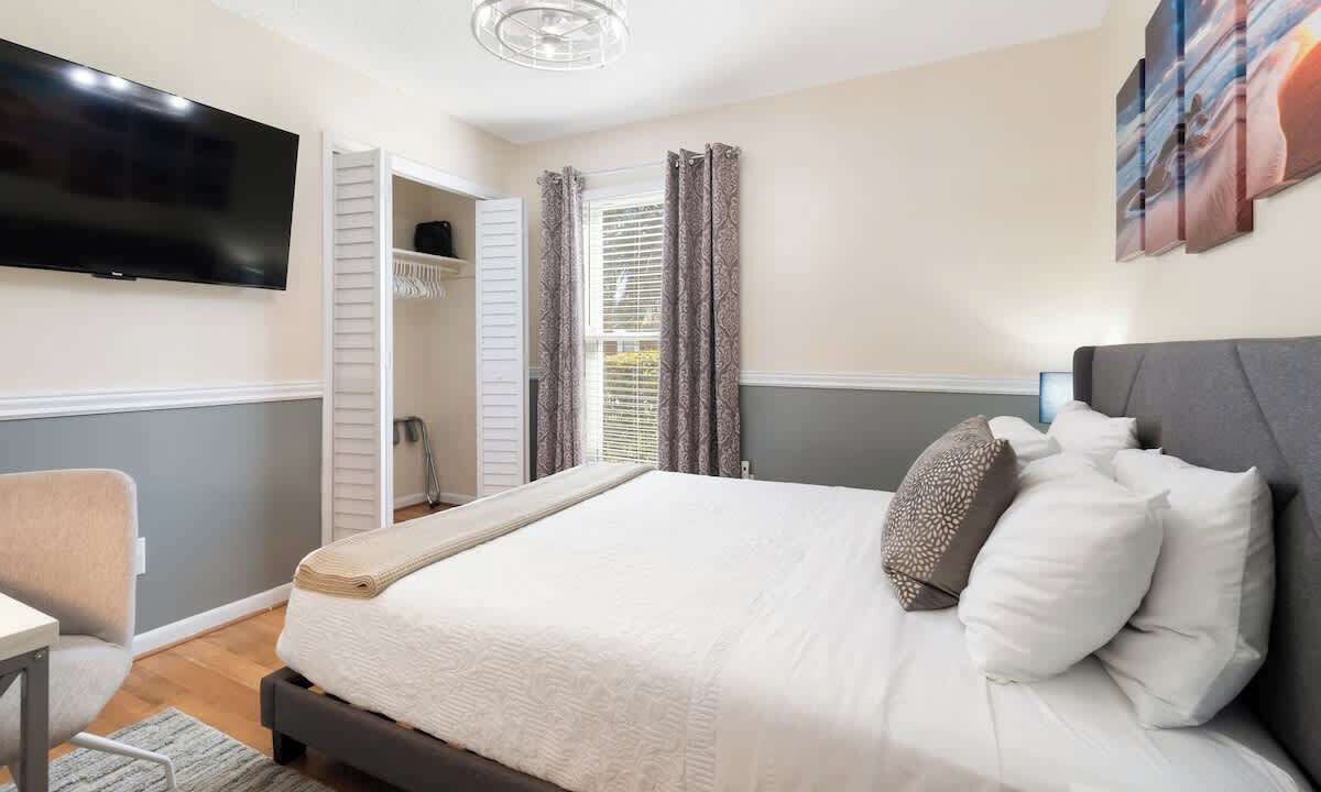 Photo of Bedroom in Myrtle Grove