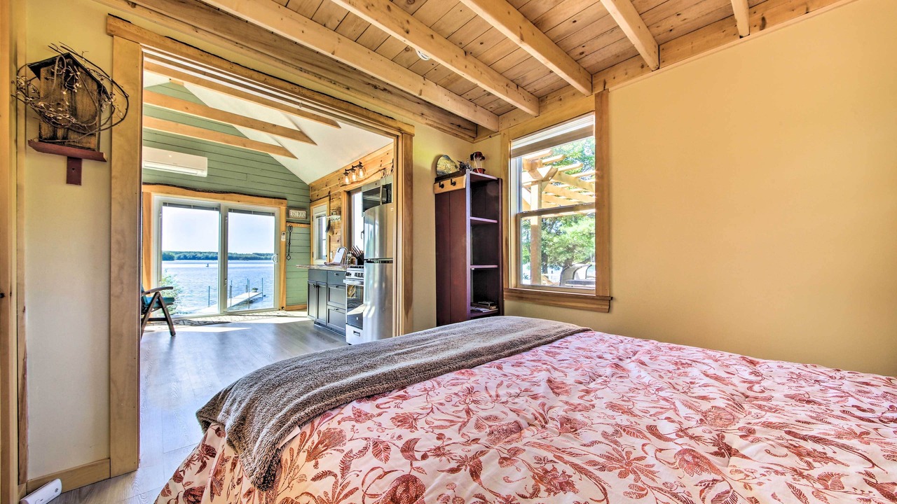 Photo of Bedroom in Oakland