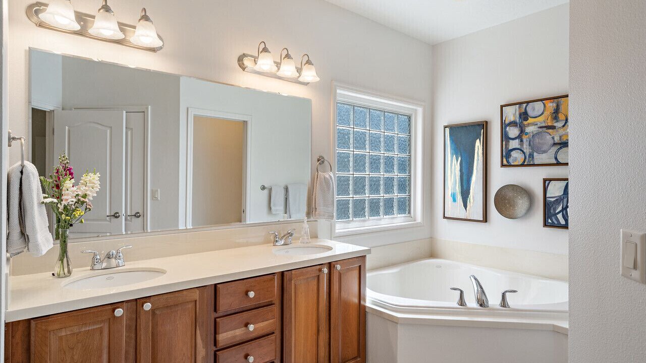 Photo of Bathroom in Garden City