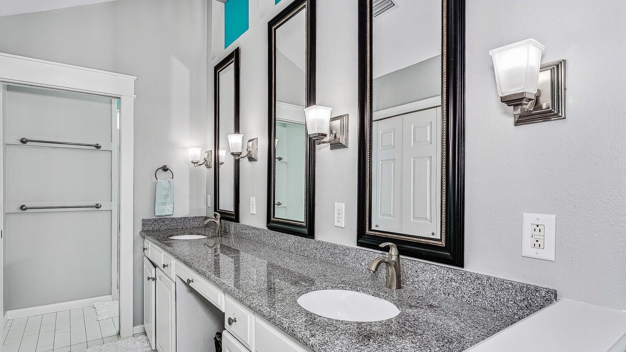 Photo of Bathroom in Navarre Beach