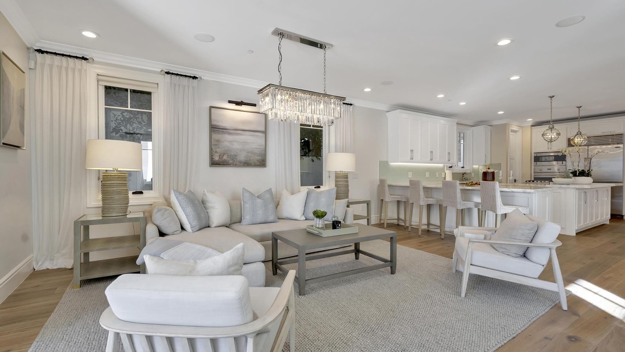 Photo of Livingroom in Balboa Peninsula