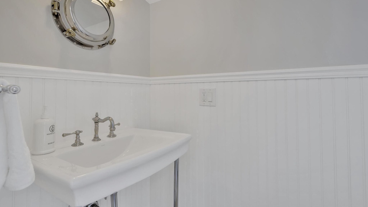 Photo of Bathroom in Balboa Peninsula