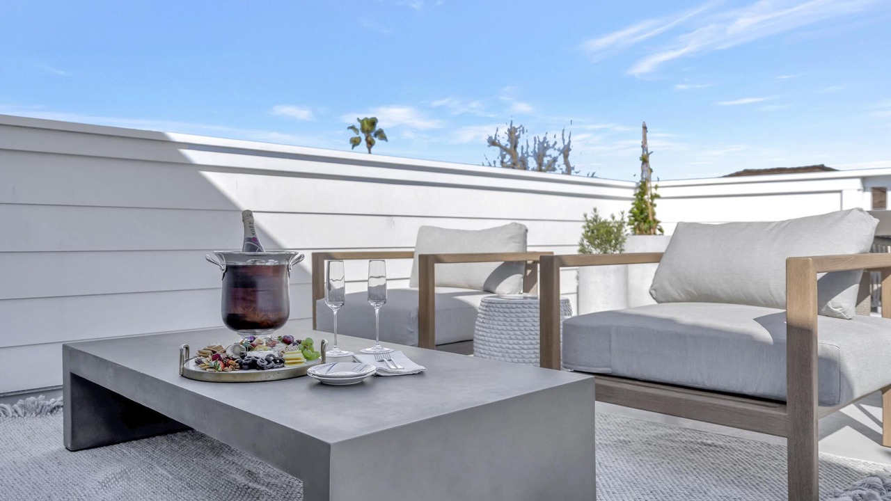 Photo of Patio Balcony in Balboa Peninsula