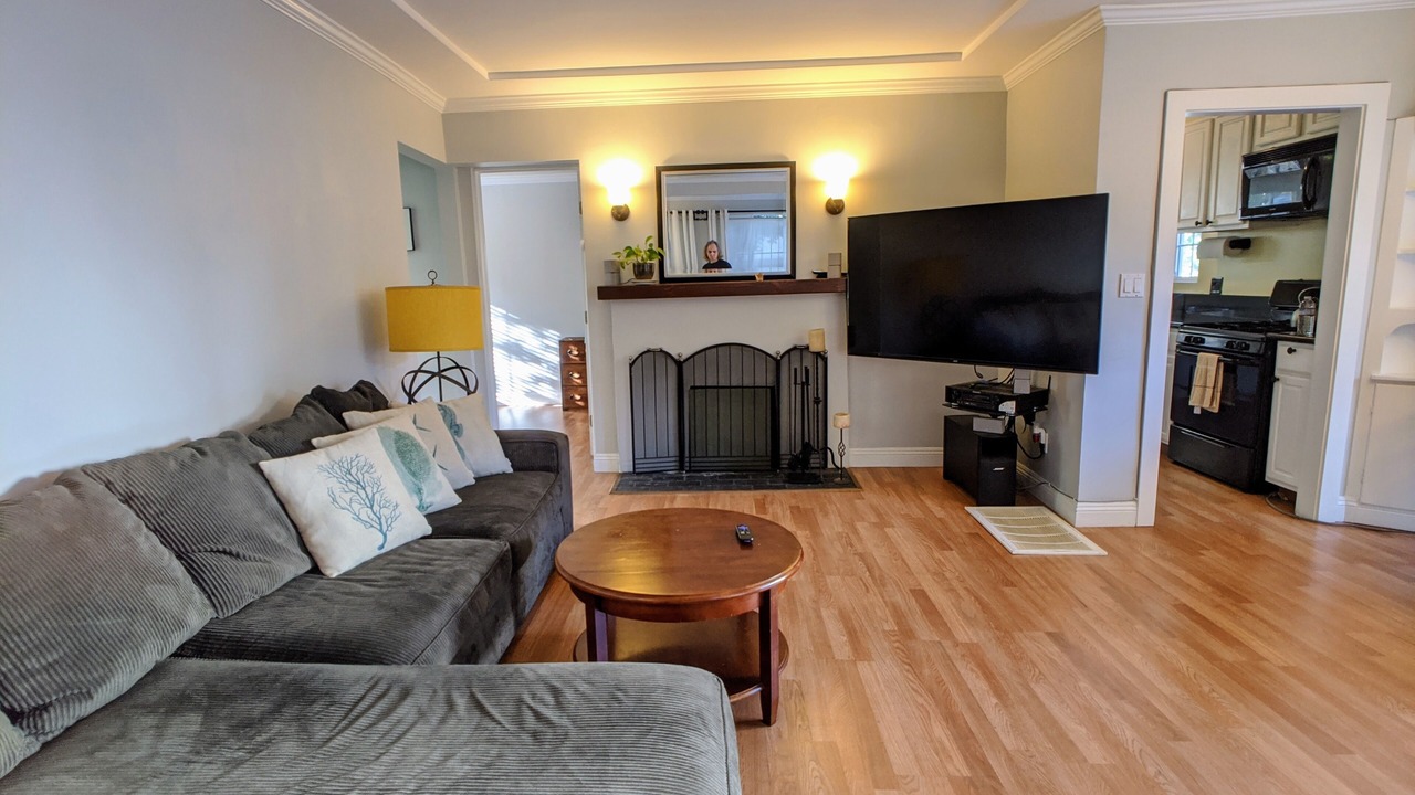 Photo of Livingroom in Beverly Glen