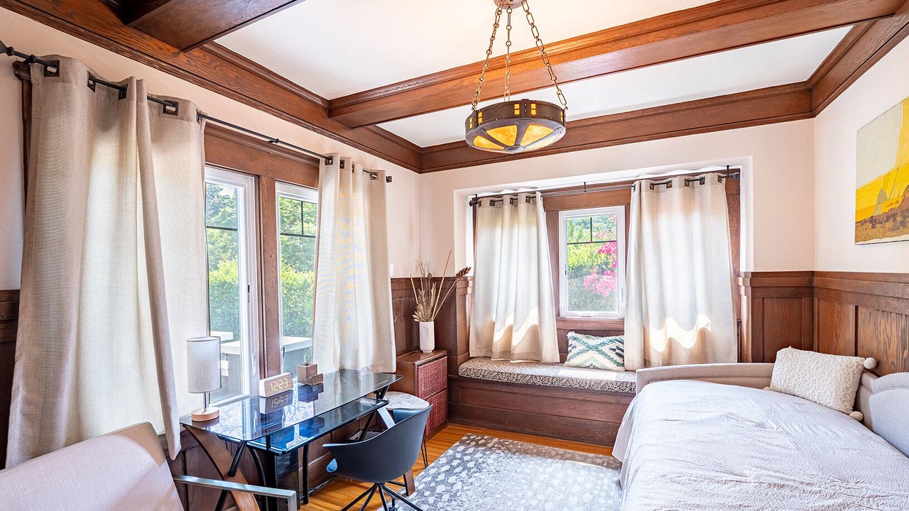 Photo of Bedroom in Hollywood Heights