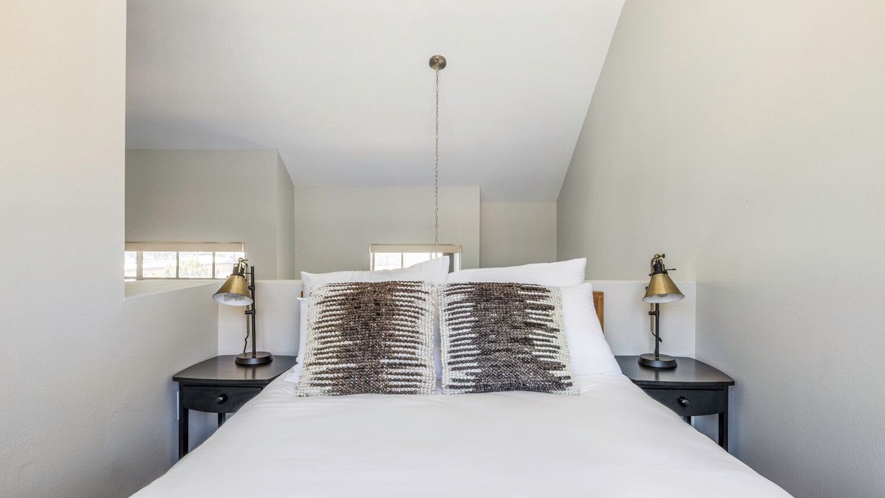 Photo of Bedroom in Beverly Grove