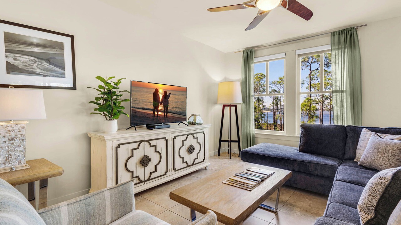 Photo of Livingroom in Baytowne Wharf